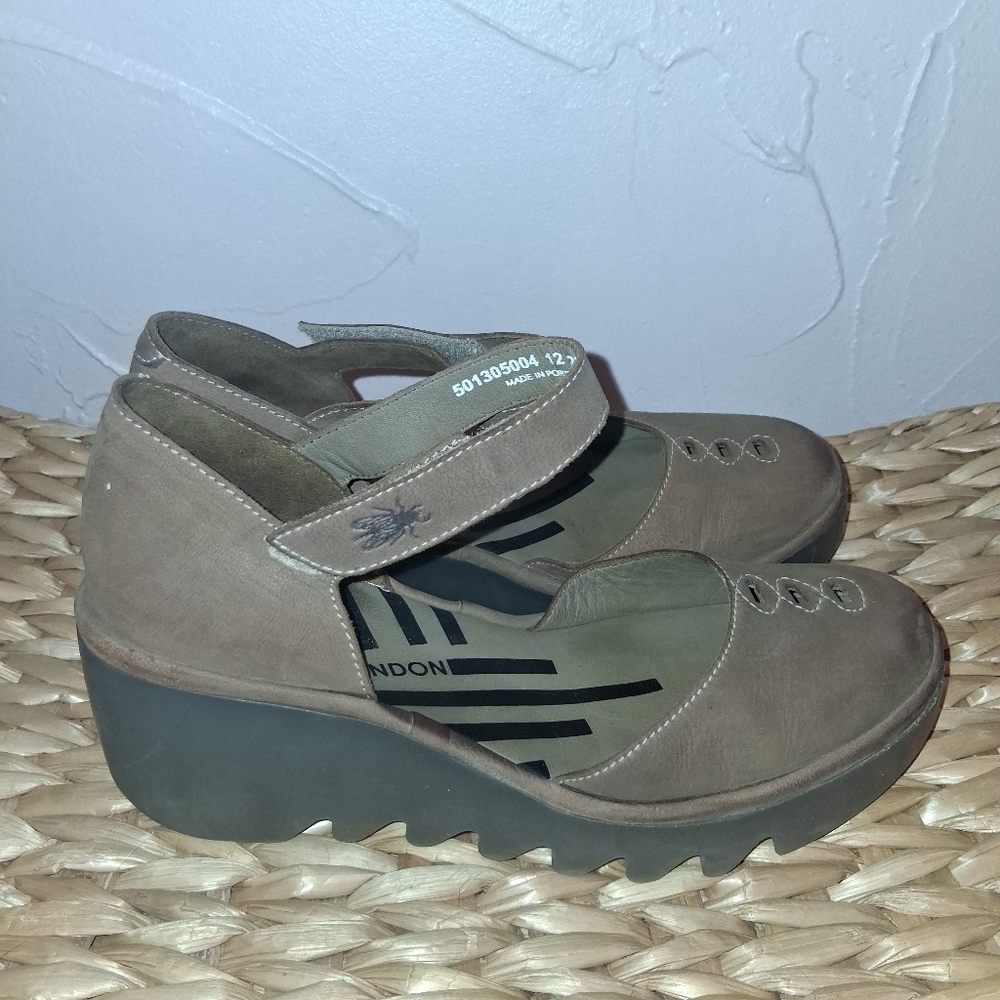 FLY London Womens Biso Beige Ankle Strap Heels Mart Janes Platform 38/8 - Picture 3 of 7